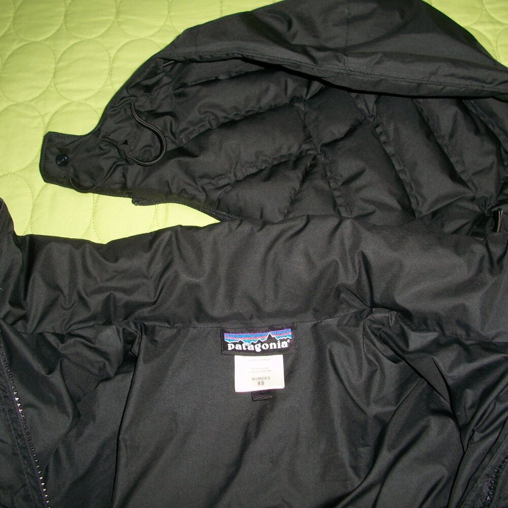 Patagonia Women's Black Down Puffer Coat with Hood - Picture 8 of 16